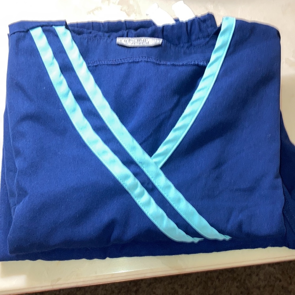 Scrubs set